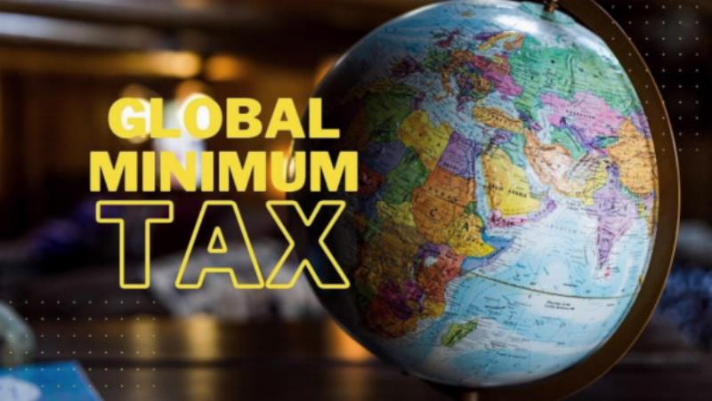 Hình ảnh minh họa các yếu tố ảnh hưởng đến tỷ giá hối đoái, bao gồm biểu đồ tăng giảm, cờ các quốc gia (Mỹ, Việt Nam), biểu tượng kinh tế (tiền, chứng khoán), và biểu tượng chính sách (tòa nhà ngân hàng trung ương).